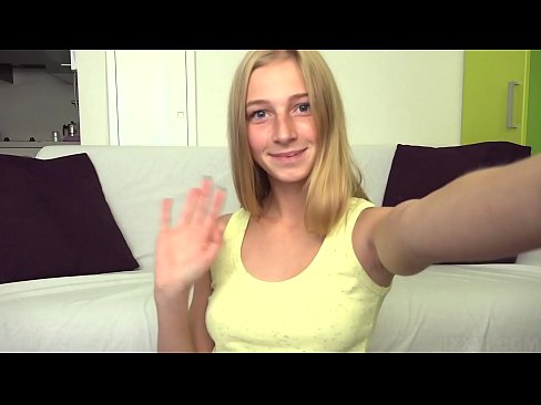 ❤️ Keď sa nudím, lenivo si masturbujem svoju ružovú kundičku Sex video na nás ❤