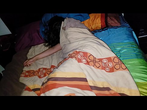 ❤️ Nevlastný syn nadáva svojej mladej nevlastnej matke, zatiaľ čo ona spí. Sex video na nás ❤