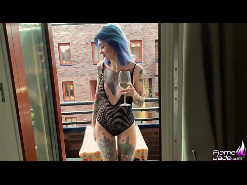 ❤️ Obrovské dievča fajčí s hltom a vášnivo šuká pod holým nebom Sex video na nás ❤